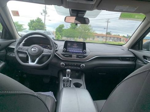 Used 2025 Nissan Altima 2.5 SV FWD image 26