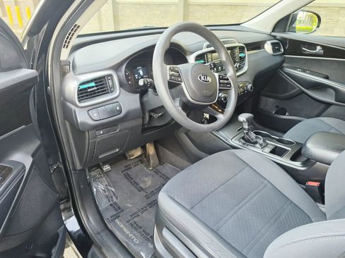 Used 2020 Kia Sorento L image 9