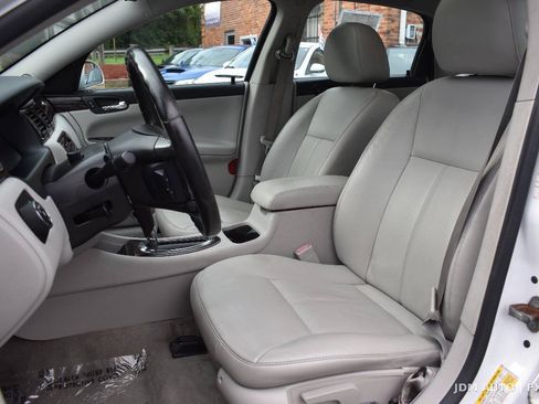 Used 2013 Chevrolet Impala LTZ FWD image 12