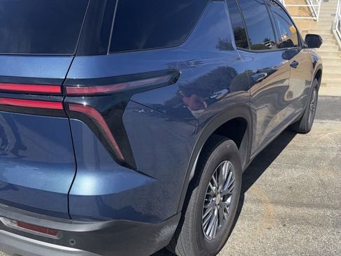 Used 2025 Chevrolet Traverse LT w/ Driver Confidence Package FWD image 4