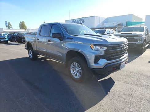 Used 2024 Chevrolet Silverado 1500 LT Trail Boss w/ Convenience Package II image 2