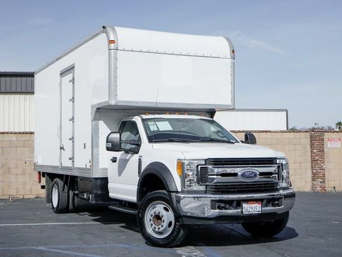 Used 2017 Ford F550 2WD Regular Cab Super Duty image 2