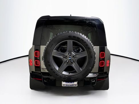 Used 2025 Land Rover Defender 110 X-Dynamic SE image 6