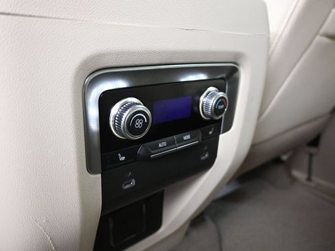 Used 2022 GMC Yukon XL Denali AWD/4WD image 18