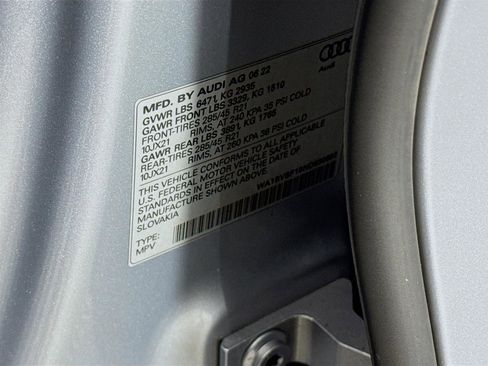 Used 2022 Audi Q8 Premium Plus image 34