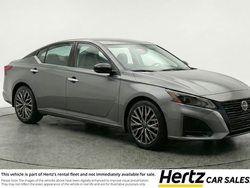 Used 2025 Nissan Altima 2.5 SV image 1