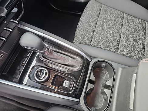 Used 2025 Chevrolet Colorado Z71 image 17