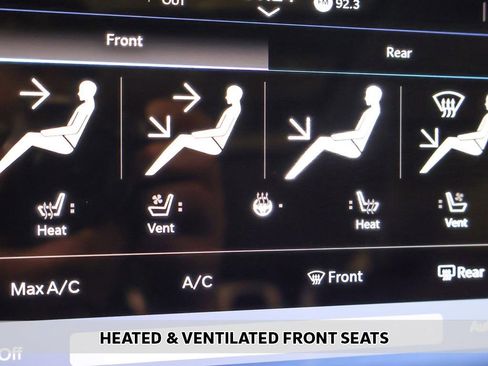 Used 2024 Chrysler Pacifica Limited FWD image 8