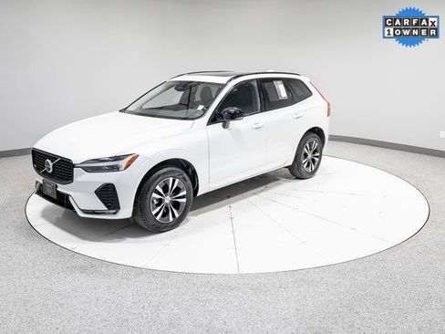 Used 2025 Volvo XC60 B5 Core image 33