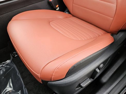 Used 2026 Kia Sportage SX image 8