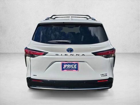 Used 2023 Toyota Sienna Limited image 6
