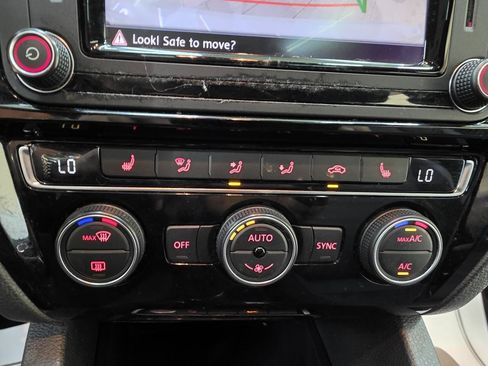 Used 2017 Volkswagen Jetta GLI FWD image 33