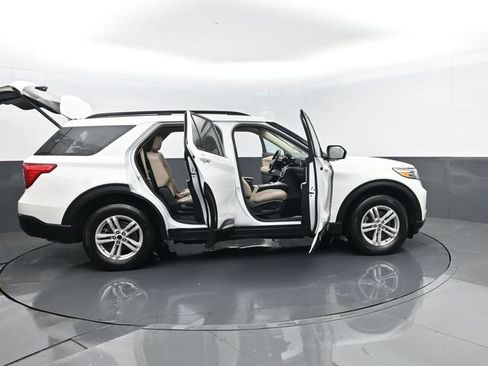 Used 2024 Ford Explorer XLT w/ Equipment Group 202A image 30