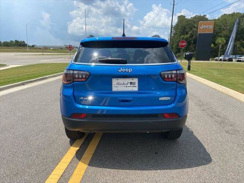 Certified 2025 Jeep Compass Latitude image 8