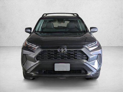 Used 2022 Toyota RAV4 XLE w/ Convenience Package FWD image 2