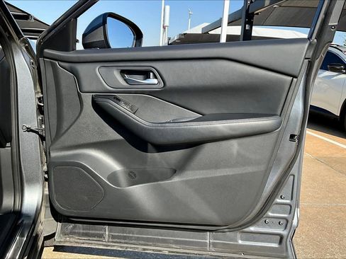 Used 2025 Nissan Rogue SV image 24