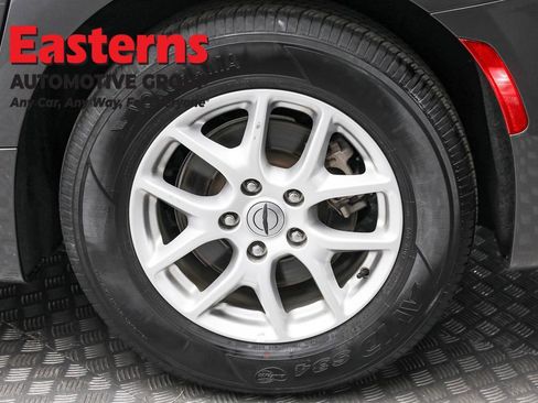 Used 2023 Chrysler Voyager LX image 8