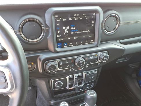Used 2022 Jeep Wrangler Unlimited Sahara AWD/4WD image 28