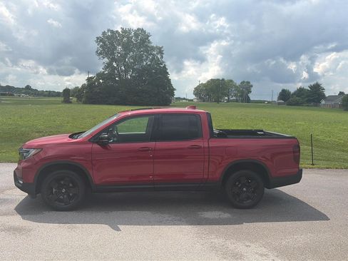 Used 2025 Honda Ridgeline Black Edition image 2