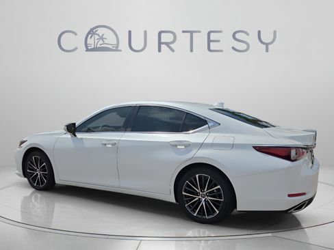Used 2024 Lexus ES 350 w/ Premium Package FWD image 3