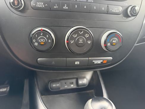 Used 2014 Kia Soul FWD image 15
