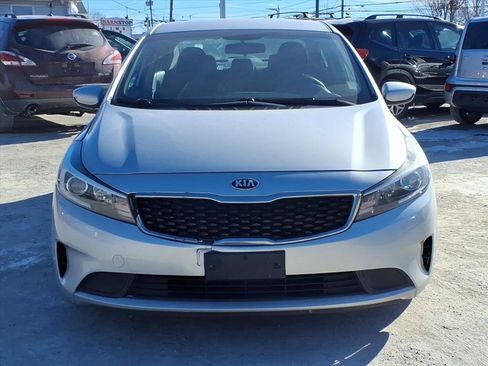 Used 2017 Kia Forte LX image 2