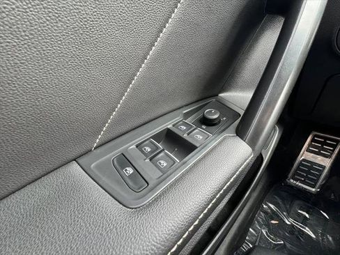 Certified 2022 Volkswagen Tiguan SE R-Line AWD/4WD image 11