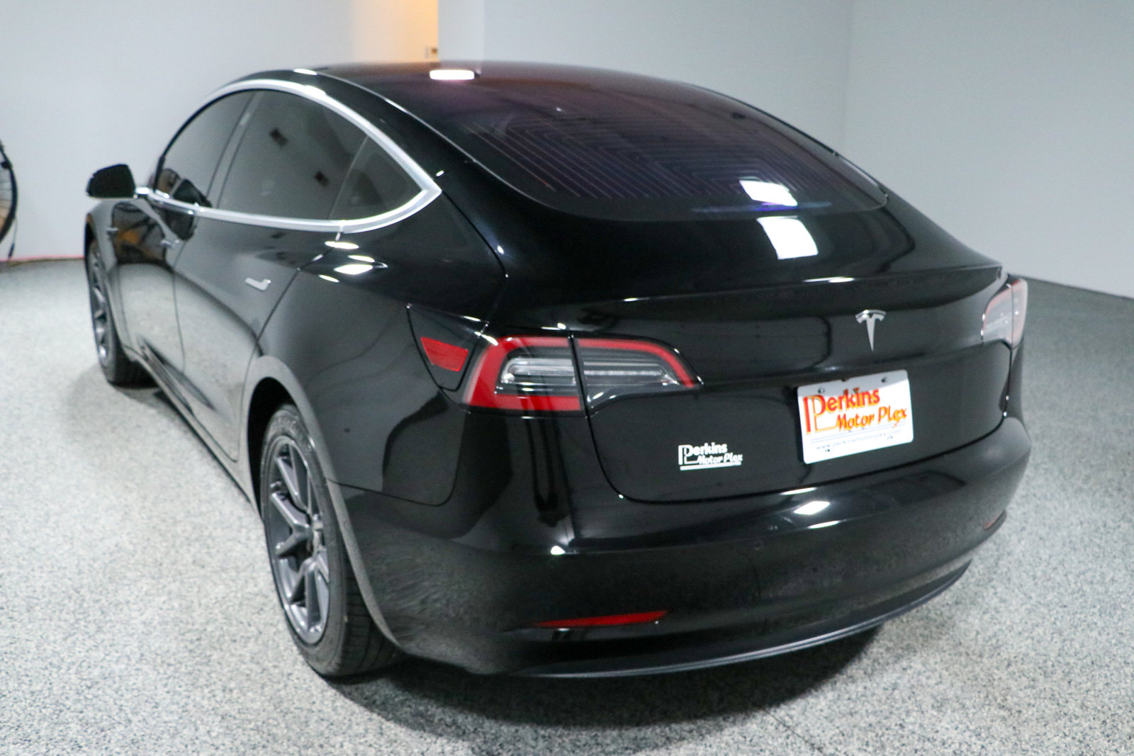 Used 2018 Tesla Model 3 Long Range RWD image 9