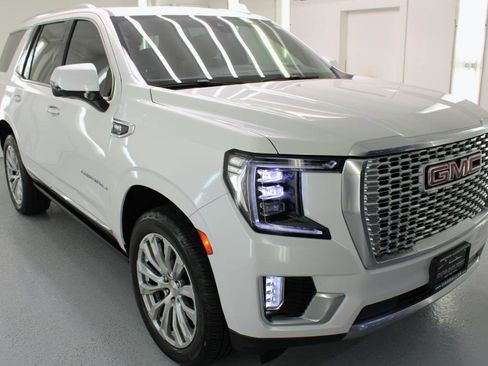 Used 2021 GMC Yukon Denali w/ Denali Premium Package image 12