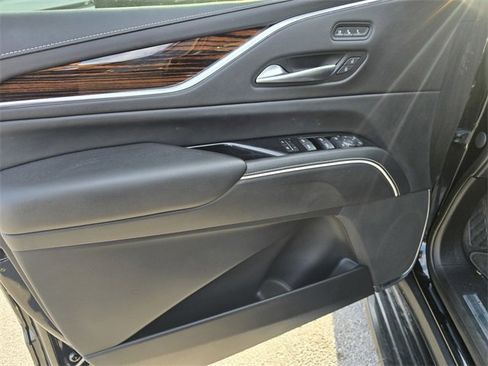 Used 2023 Cadillac Escalade ESV Premium Luxury image 22