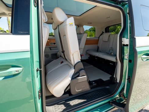Used 2025 Volkswagen ID. Buzz 1st Edition w/ Cupholders Package RWD image 20