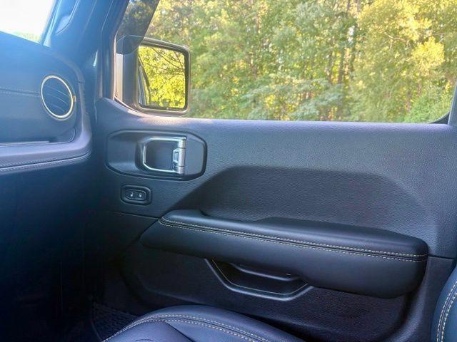 Used 2025 Jeep Wrangler Unlimited Sahara AWD/4WD image 24
