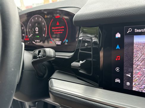 Certified 2024 Porsche Cayenne Coupe AWD/4WD image 35