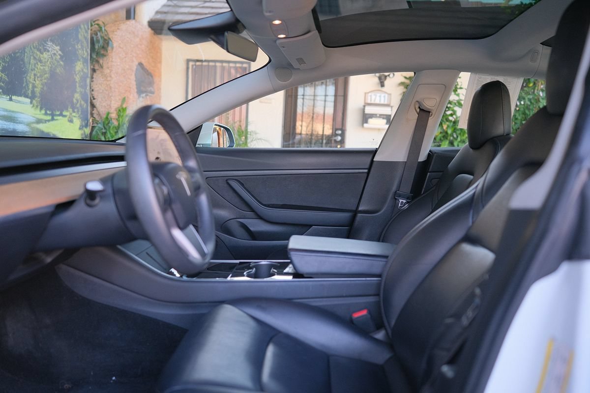 Used 2020 Tesla Model 3 Standard Range RWD image 11