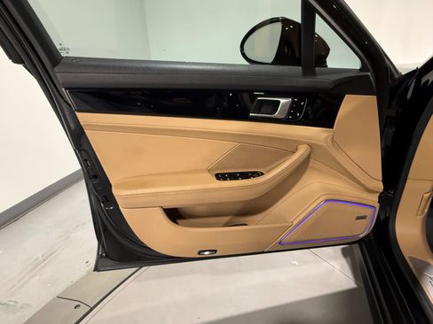 Used 2018 Porsche Panamera 4S AWD/4WD image 17