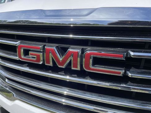 Used 2023 GMC Terrain SLT image 5