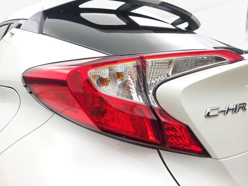 Used 2021 Toyota C-HR XLE FWD image 32