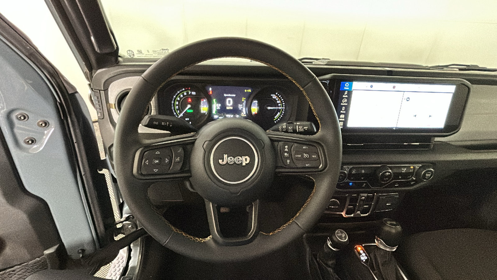 Used 2024 Jeep Wrangler Unlimited w/ Convenience Group AWD/4WD image 17