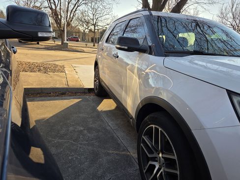 Used 2017 Ford Explorer Sport image 4