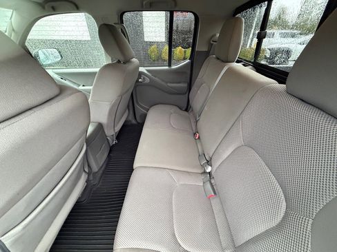 Used 2019 Nissan Frontier SV image 17