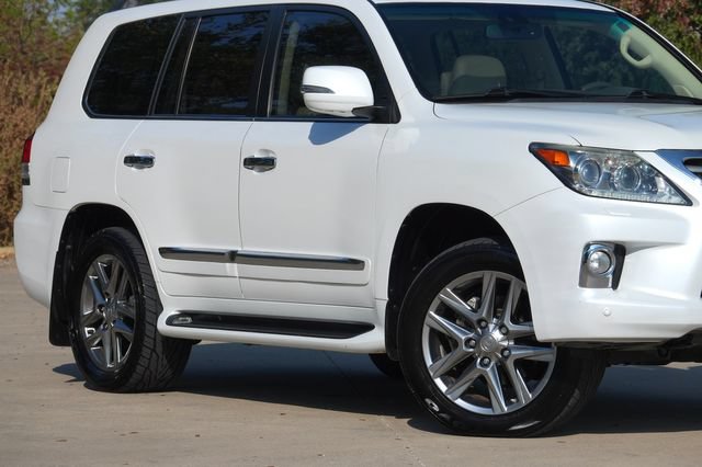 Used 2013 Lexus LX 570 4WD w/ Luxury Pkg w/Pre-crash image 22