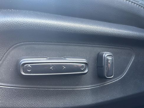 Used 2025 Honda HR-V EX-L image 3