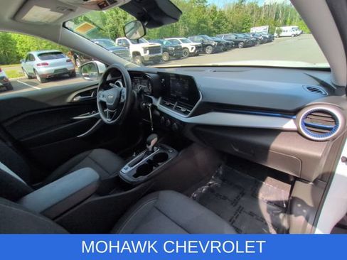Used 2024 Chevrolet Trax LS w/ LS Convenience Package FWD image 28