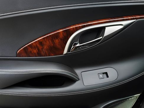 Used 2013 Buick LaCrosse Touring FWD image 21
