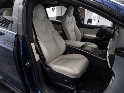 Used 2022 Tesla Model X image 39