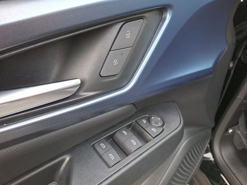 Used 2025 Chevrolet Equinox EV LT w/ Convenience Package image 14