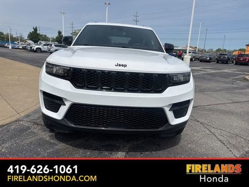 Used 2023 Jeep Grand Cherokee Altitude AWD/4WD image 8