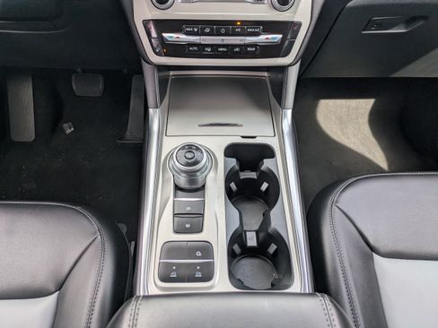 Used 2023 Ford Explorer XLT w/ Equipment Group 202A RWD image 18