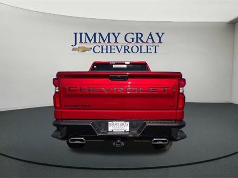Used 2025 Chevrolet Silverado 1500 LT Trail Boss w/ Convenience Package II image 4