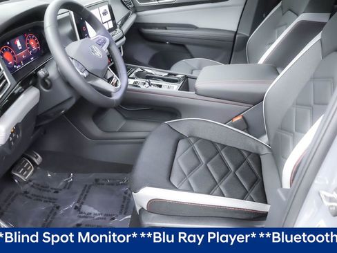 Used 2025 Volkswagen Atlas Peak Edition SE image 5